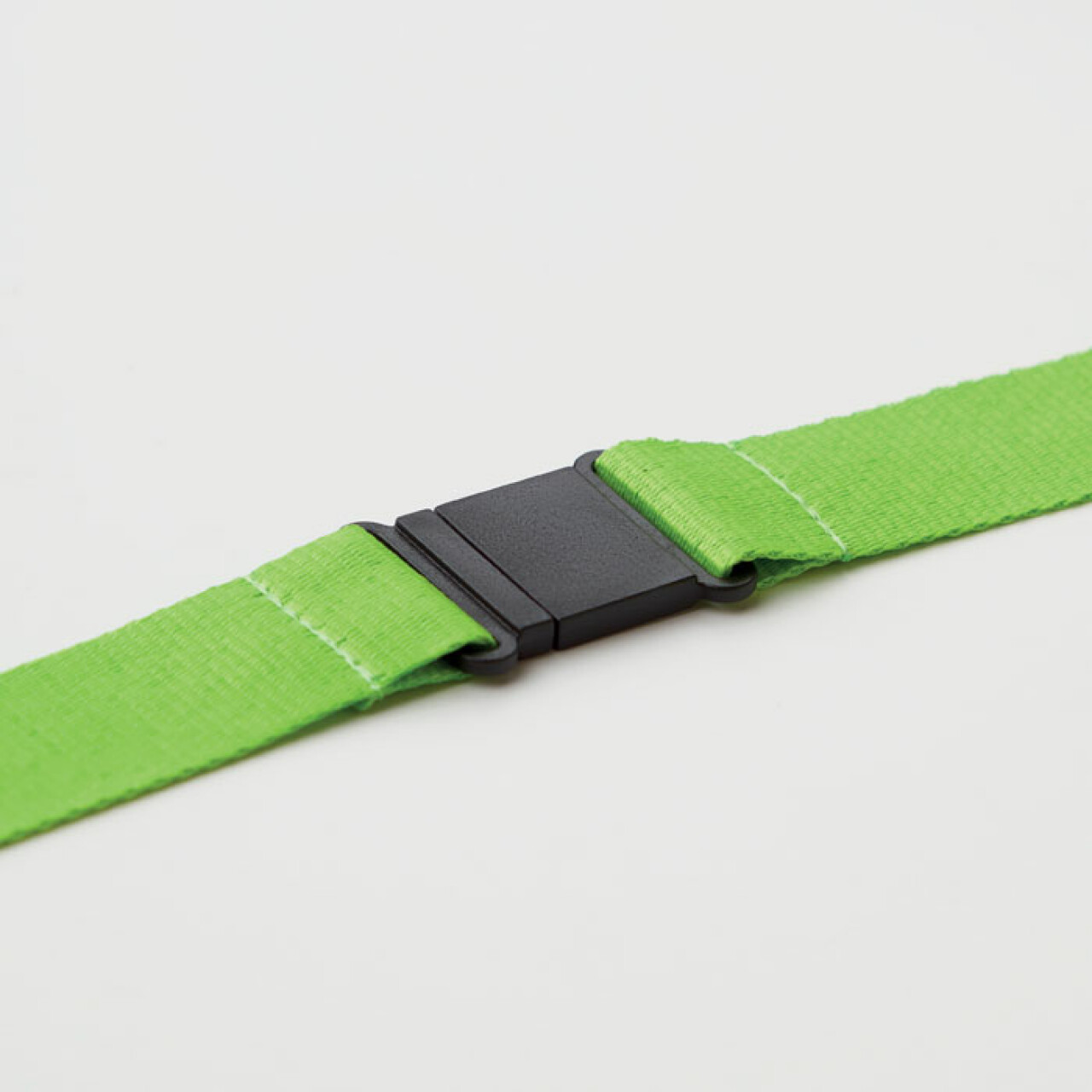 Nyakpánt fém kapoccsal 25 mm