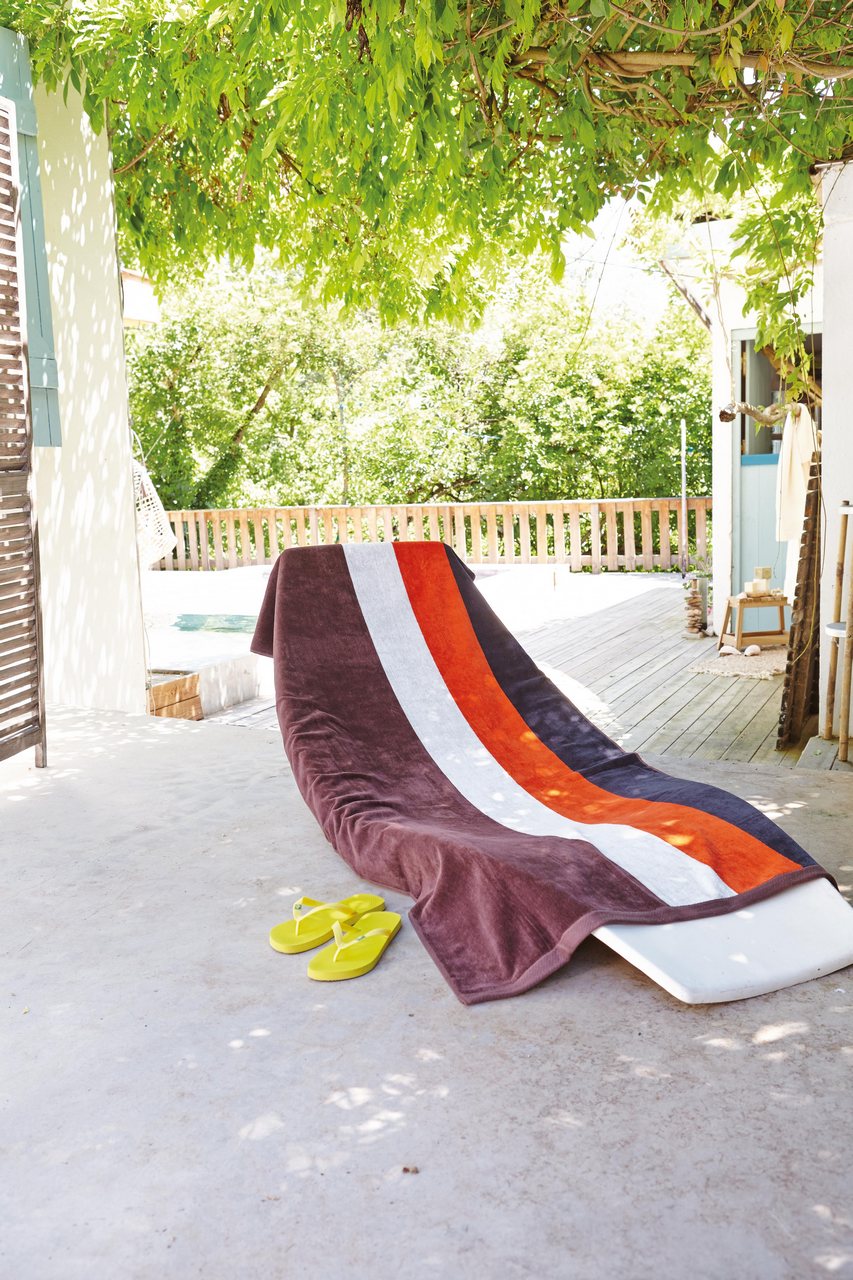 STRIPED BEACH TOWEL