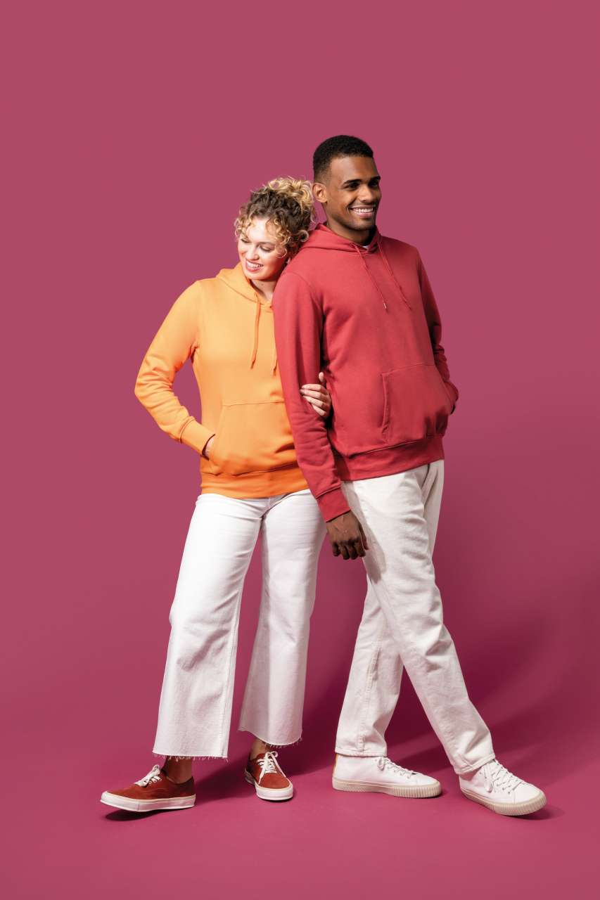 FÉRFI KÖRNYEZETBARÁT KAPUCNIS PULÓVER