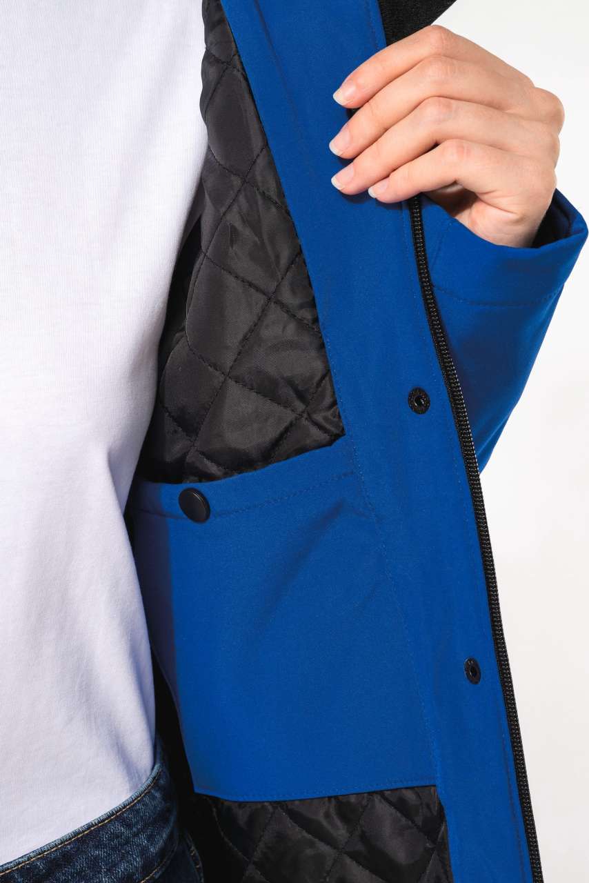 NŐI KAPUCNIS SOFTSHELL BÉLELT PARKA