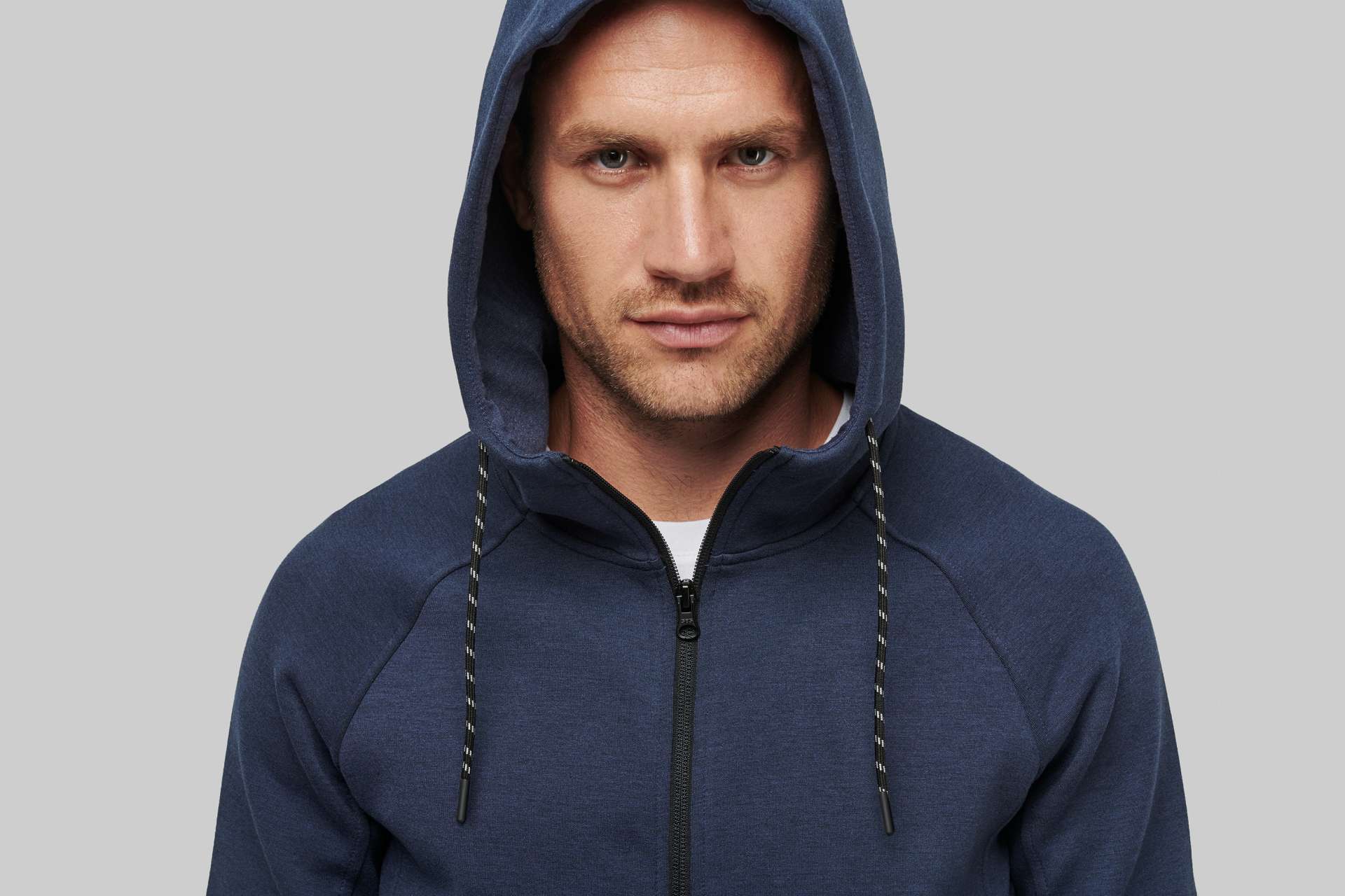 MEN'S HOODED SWEATSHIRT